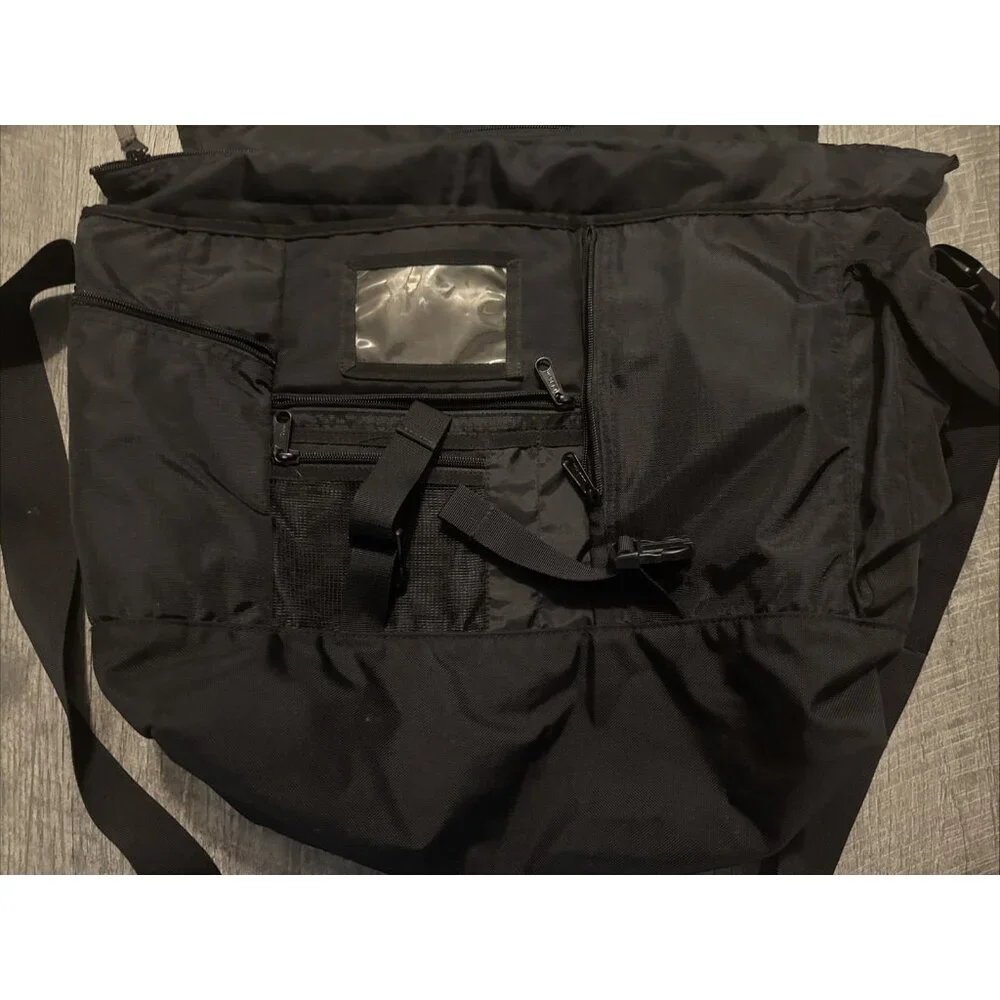 LL Bean Messenger Bag Mens Nylon Black Flap Laptop Carrying Buckle Travel LARGE